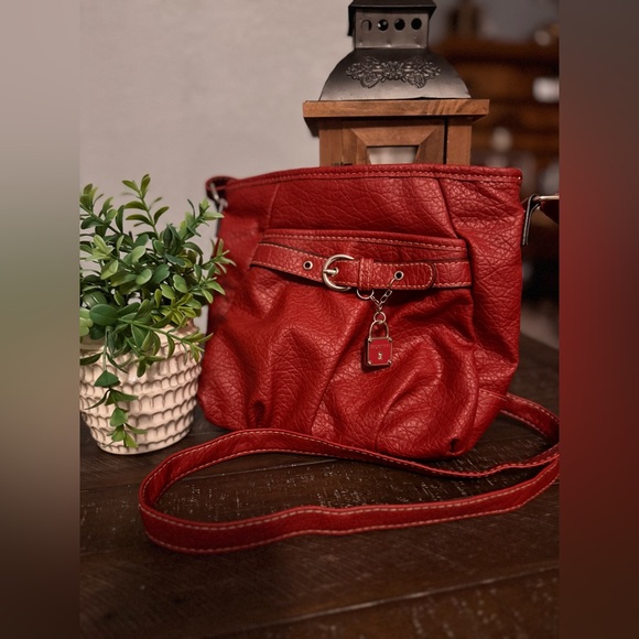Rosetti Handbags - ROSETTI CROSSBODY BAG W/lock